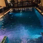 Eden 4* מוסטר
